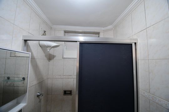 Banheiro de kitnet/studio para alugar com 1 quarto, 51m² em Botafogo, Campinas