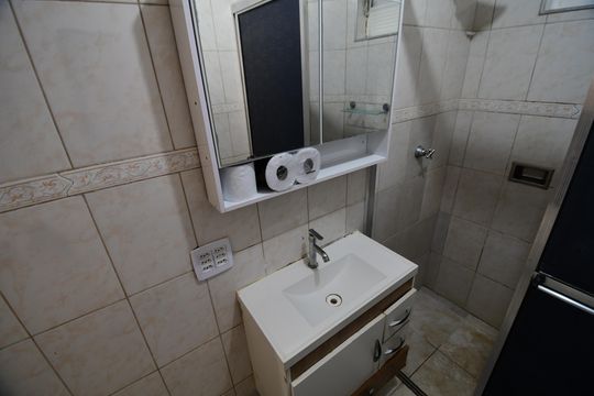 Banheiro de kitnet/studio para alugar com 1 quarto, 51m² em Botafogo, Campinas