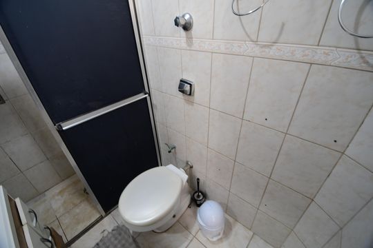Banheiro de kitnet/studio para alugar com 1 quarto, 51m² em Botafogo, Campinas