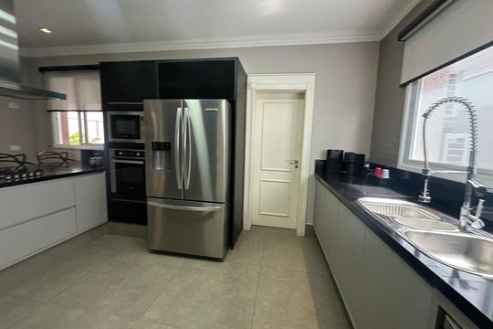 Cozinha de casa de condomínio à venda com 3 quartos, 498m² em Centro Comercial Jubran, Barueri
