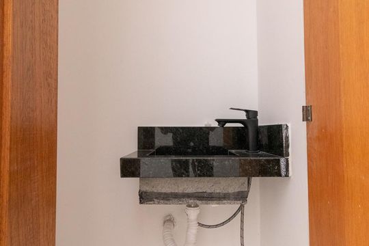 Lavabo de casa à venda com 2 quartos, 85m² em Vila Nhocuné, São Paulo