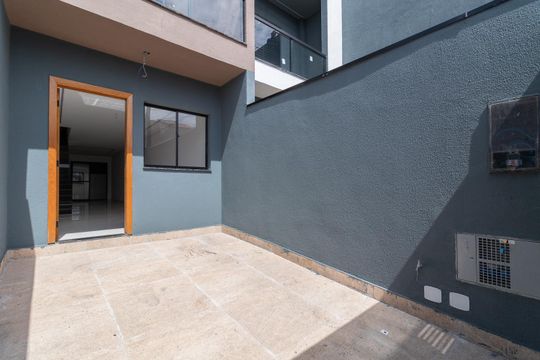 Garagem de casa à venda com 2 quartos, 85m² em Vila Nhocuné, São Paulo