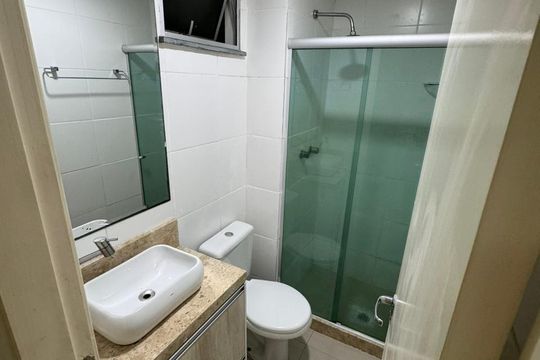Banheiro de apartamento para alugar com 2 quartos, 50m² em Taquara, Rio de Janeiro