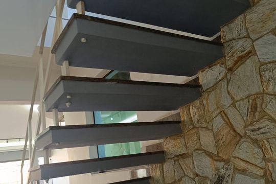 Escada de casa à venda com 3 quartos, 256m² em Cidade Mãe do Céu, São Paulo