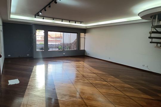 Casa à venda com 3 quartos, 256m² em Cidade Mãe do Céu, São Paulo