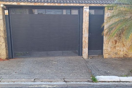 Fachada de casa à venda com 3 quartos, 256m² em Cidade Mãe do Céu, São Paulo