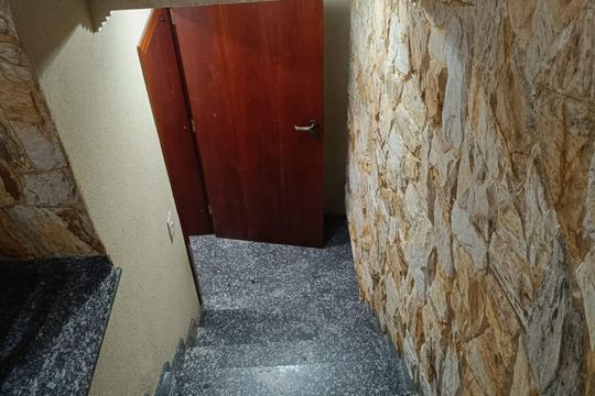 Escada de casa à venda com 3 quartos, 256m² em Cidade Mãe do Céu, São Paulo