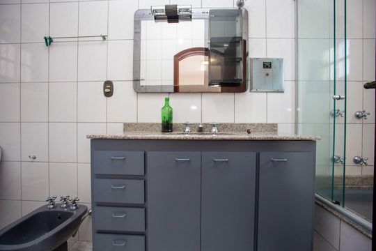 Banheiro da Suíte de casa à venda com 4 quartos, 230m² em Centro, Diadema