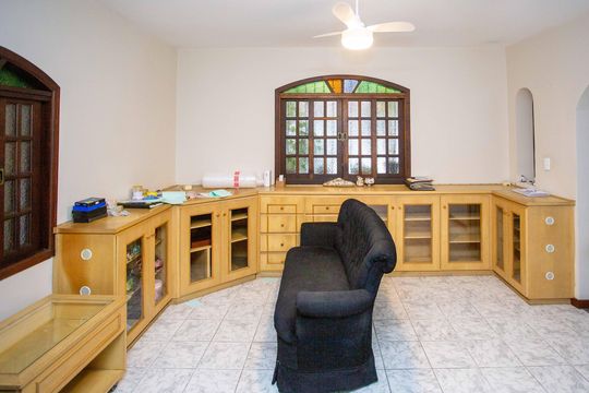 Sala de TV de casa à venda com 4 quartos, 230m² em Centro, Diadema