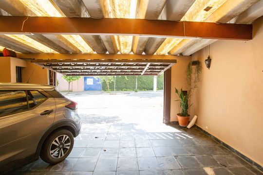 Garagem de casa à venda com 4 quartos, 230m² em Centro, Diadema