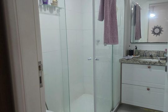 Banheiro de apartamento à venda com 2 quartos, 85m² em Santa Rosa, Niterói