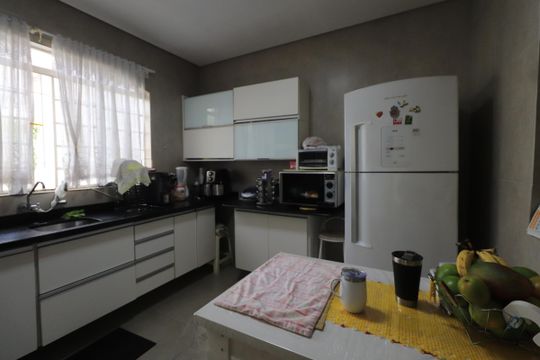 Cozinha de casa à venda com 4 quartos, 160m² em Vila Carrão, São Paulo