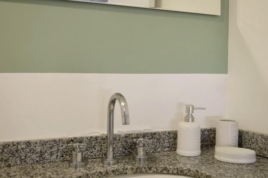 Banheiro de kitnet/studio para alugar com 1 quarto, 36m² em Sumarezinho, São Paulo