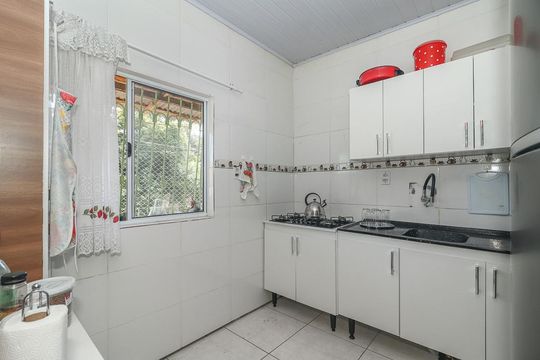 Cozinha de casa à venda com 5 quartos, 128m² em Farrapos, Porto Alegre