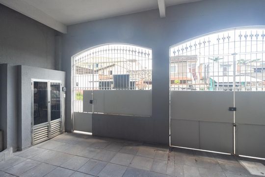 Garagem de casa para alugar com 3 quartos, 265m² em Campo Grande, Rio de Janeiro
