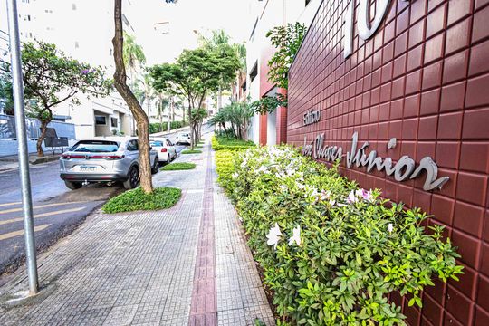 Vista da Rua de apartamento para alugar com 3 quartos, 250m² em Buritis, Belo Horizonte