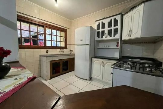 Cozinha de casa para alugar com 3 quartos, 200m² em Cavalhada, Porto Alegre