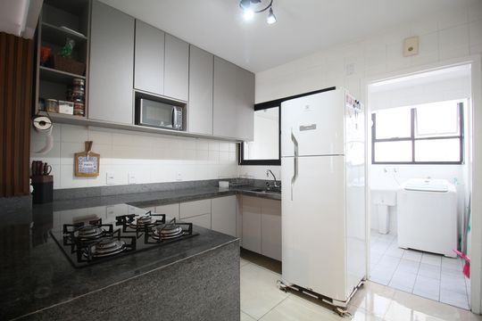 Cozinha de apartamento à venda com 3 quartos, 79m² em Vila Suzana, São Paulo