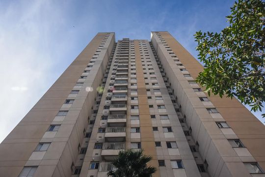 Fachada de apartamento à venda com 2 quartos, 72m² em Jardim Henriqueta, Taboão da Serra
