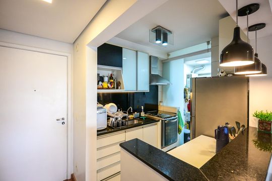 Cozinha de apartamento à venda com 2 quartos, 72m² em Jardim Henriqueta, Taboão da Serra