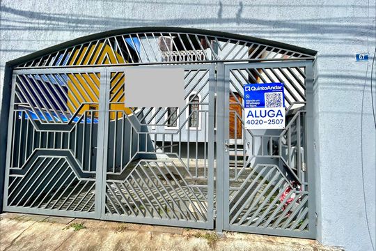 Placa instalada na fachada do imóvel  de casa para alugar com 3 quartos, 180m² em Cidade Parque Alvorada, Guarulhos