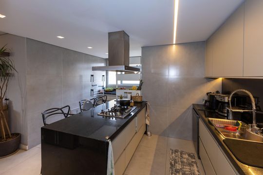 Cozinha de apartamento à venda com 4 quartos, 166m² em Alphaville Nova Lima, Nova Lima