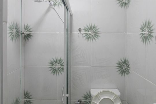 Banheiro de kitnet/studio para alugar com 1 quarto, 20m² em Edson Passos, Mesquita