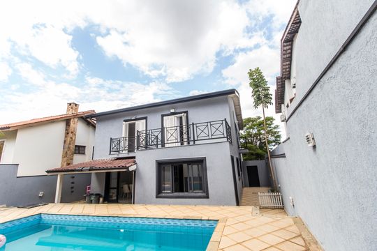 Fachada de casa de condomínio para alugar com 4 quartos, 387m² em Alphaville, Santana de Parnaíba