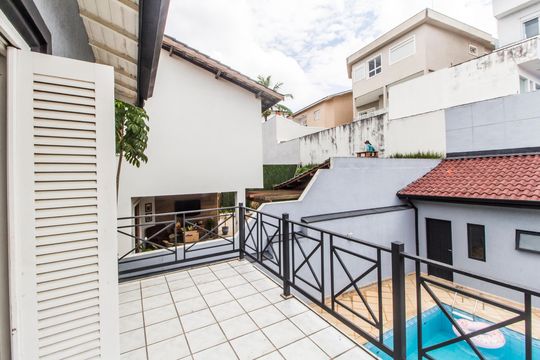 Varanda de casa de condomínio para alugar com 4 quartos, 387m² em Alphaville, Santana de Parnaíba