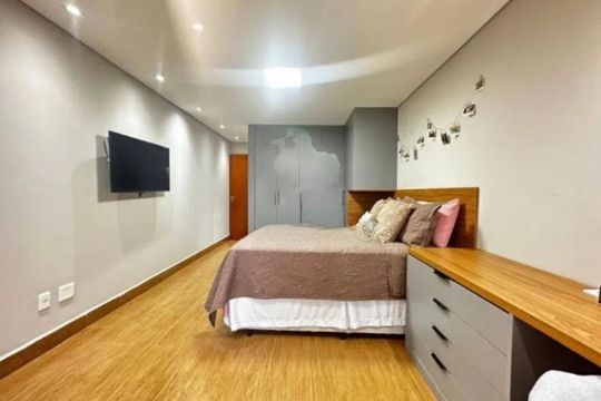 Casa à venda com 4 quartos, 190m² em Vila Carrão, São Paulo