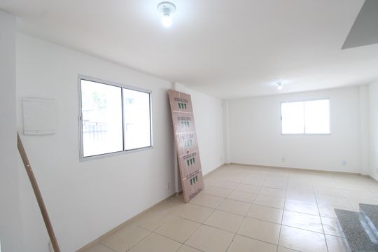 Sala de casa de condomínio à venda com 3 quartos, 75m² em Taquara, Rio de Janeiro