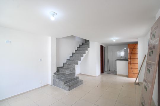 Sala de casa de condomínio à venda com 3 quartos, 75m² em Taquara, Rio de Janeiro