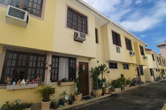 Frente da casa de casa de condomínio à venda com 2 quartos, 61m² em Taquara, Rio de Janeiro