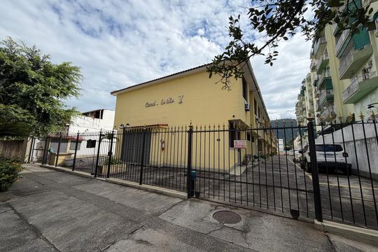 Fachada de casa de condomínio à venda com 2 quartos, 61m² em Taquara, Rio de Janeiro