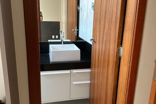 Casa de Condomínio para alugar com 3 quartos, 270m² em Laranjeiras, Uberlândia