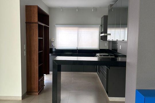 Casa de Condomínio para alugar com 3 quartos, 270m² em Laranjeiras, Uberlândia