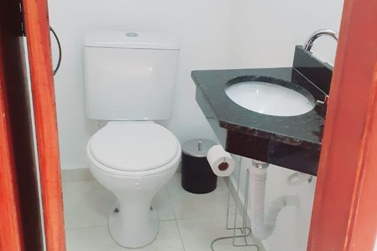 Banheiro de casa de condomínio à venda com 2 quartos, 78m² em Vila Granada, São Paulo