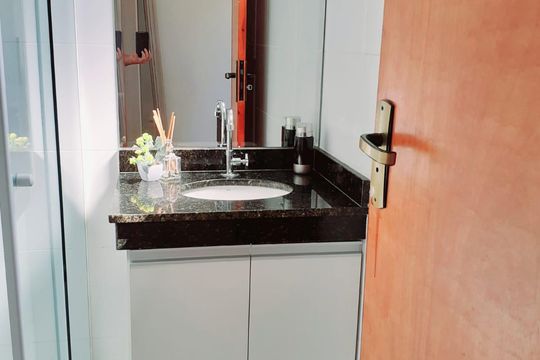 Banheiro de casa de condomínio à venda com 2 quartos, 78m² em Vila Granada, São Paulo