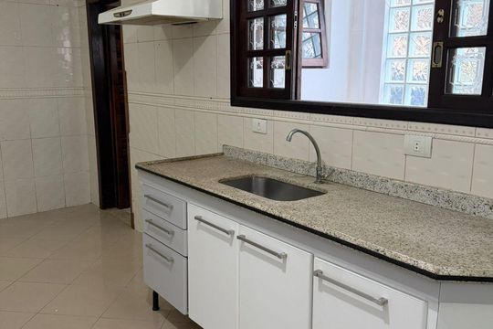 Cozinha de apartamento para alugar com 1 quarto, 50m² em Associacao Sobradinho, São Paulo
