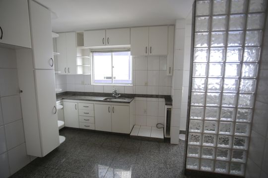 Cozinha de apartamento para alugar com 3 quartos, 95m² em Buritis, Belo Horizonte