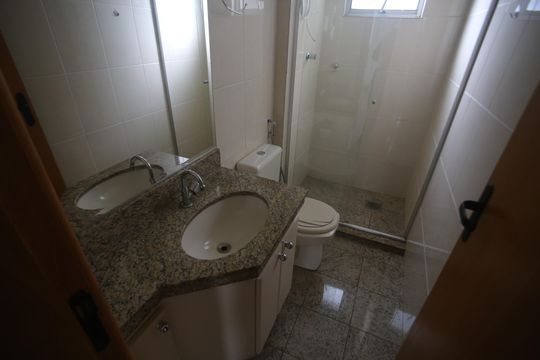 Banheiro de apartamento para alugar com 3 quartos, 95m² em Buritis, Belo Horizonte