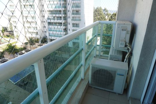Sacada da Suíte 3 de apartamento à venda com 2 quartos, 202m² em Alphaville Empresarial, Santana de Parnaíba
