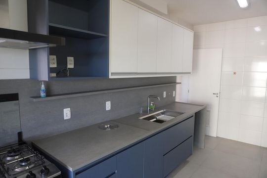 Cozinha de apartamento à venda com 2 quartos, 202m² em Alphaville Empresarial, Santana de Parnaíba