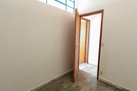 Quarto 1 de apartamento para alugar com 2 quartos, 45m² em Lagoinha, Belo Horizonte