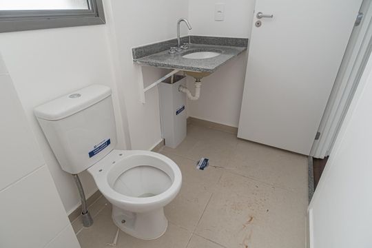 Banheiro de kitnet/studio para alugar com 1 quarto, 26m² em Bela Vista, São Paulo