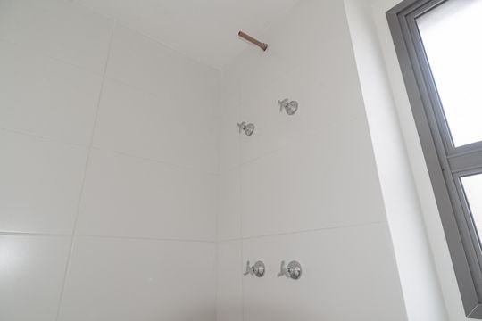 Banheiro de kitnet/studio para alugar com 1 quarto, 26m² em Bela Vista, São Paulo