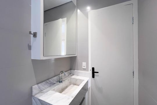 Banheiro de kitnet/studio para alugar com 1 quarto, 26m² em Vila Mariana, São Paulo