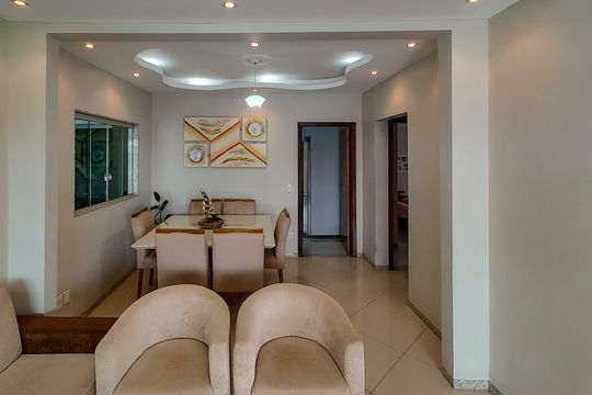 Casa para alugar com 5 quartos, 190m² em Jardim dos Comerciários, Belo Horizonte