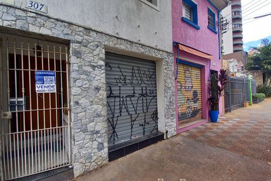 Fachada + Plaquinha de casa à venda com 2 quartos, 110m² em Perdizes, São Paulo