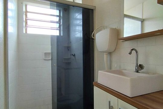 Banheiro de apartamento para alugar com 2 quartos, 45m² em Canudos, Novo Hamburgo